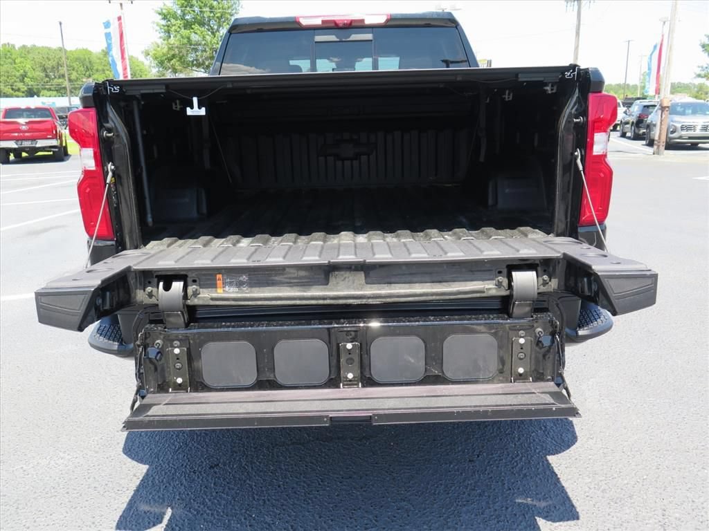 Used 2025 Chevrolet Silverado 1500 ZR2 w/ Technology Package AWD/4WD image 25