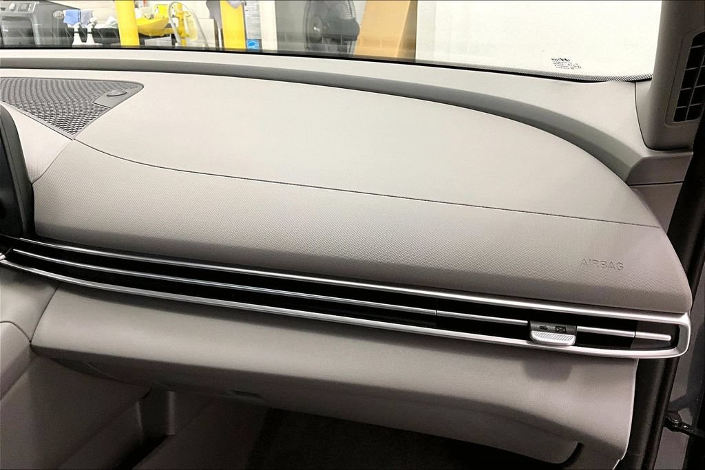 Certified 2024 Hyundai Elantra SE FWD image 16