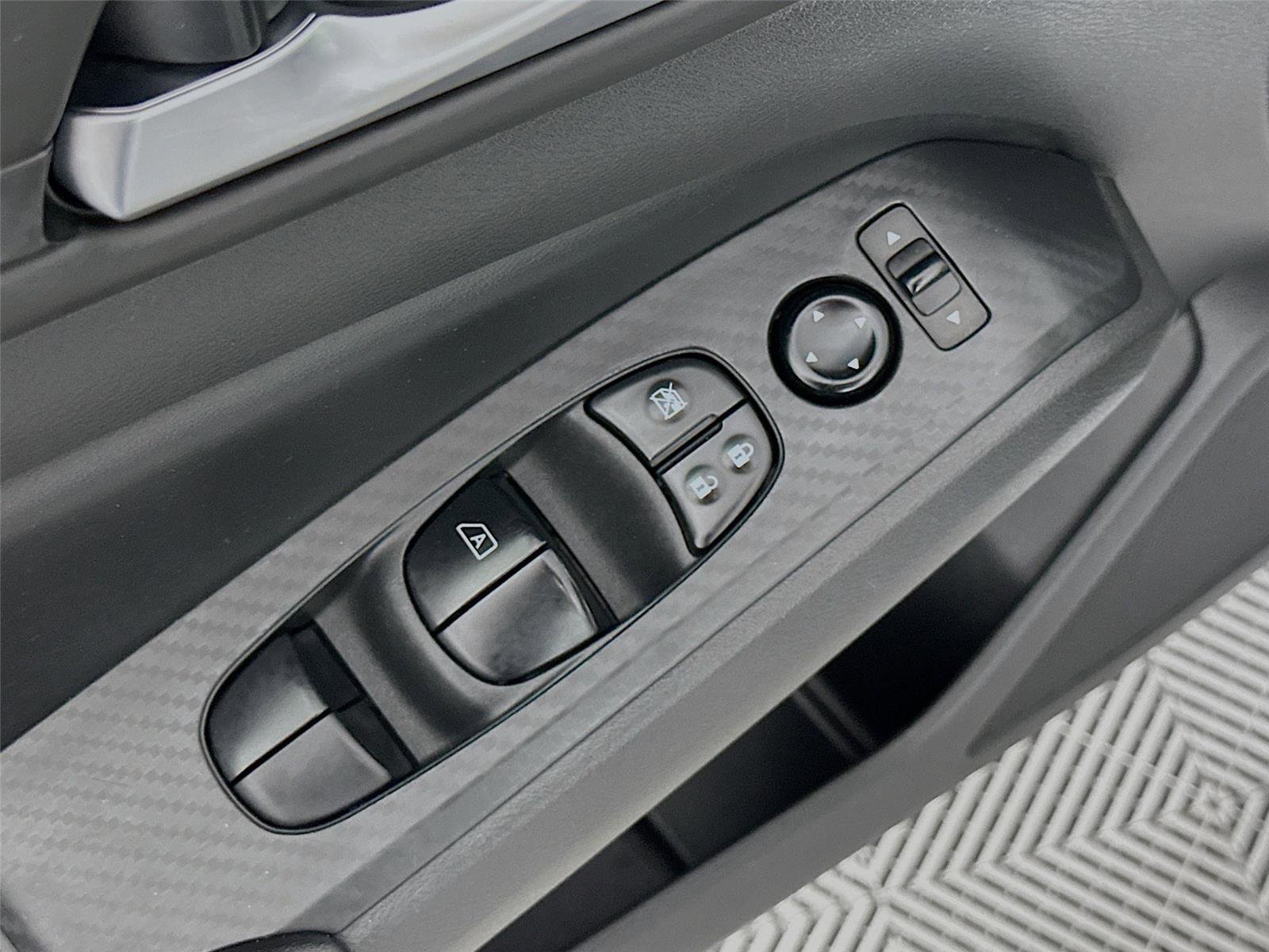 Used 2024 Nissan Altima 2.5 SV FWD image 19