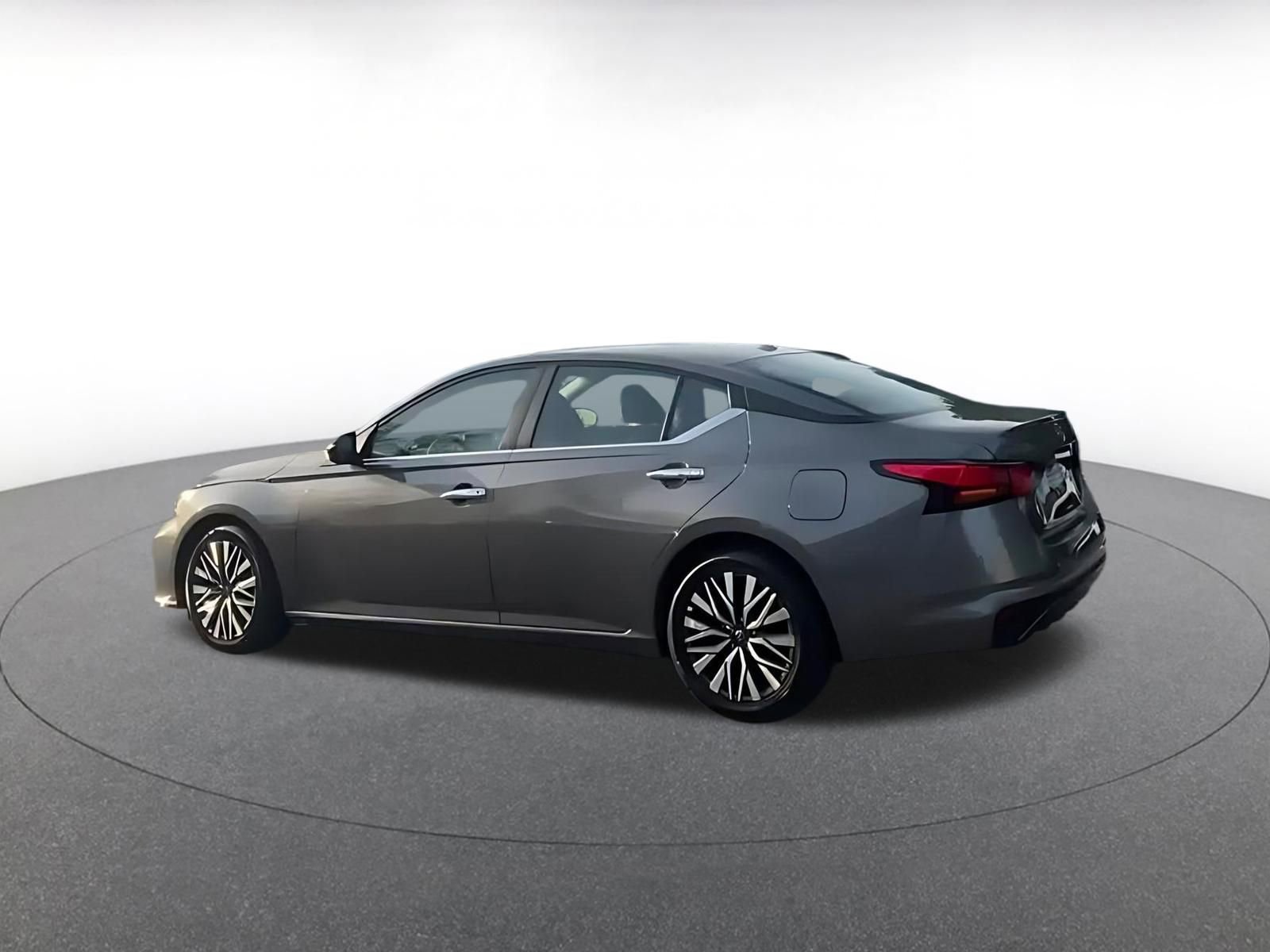 Used 2025 Nissan Altima 2.5 SV image 10