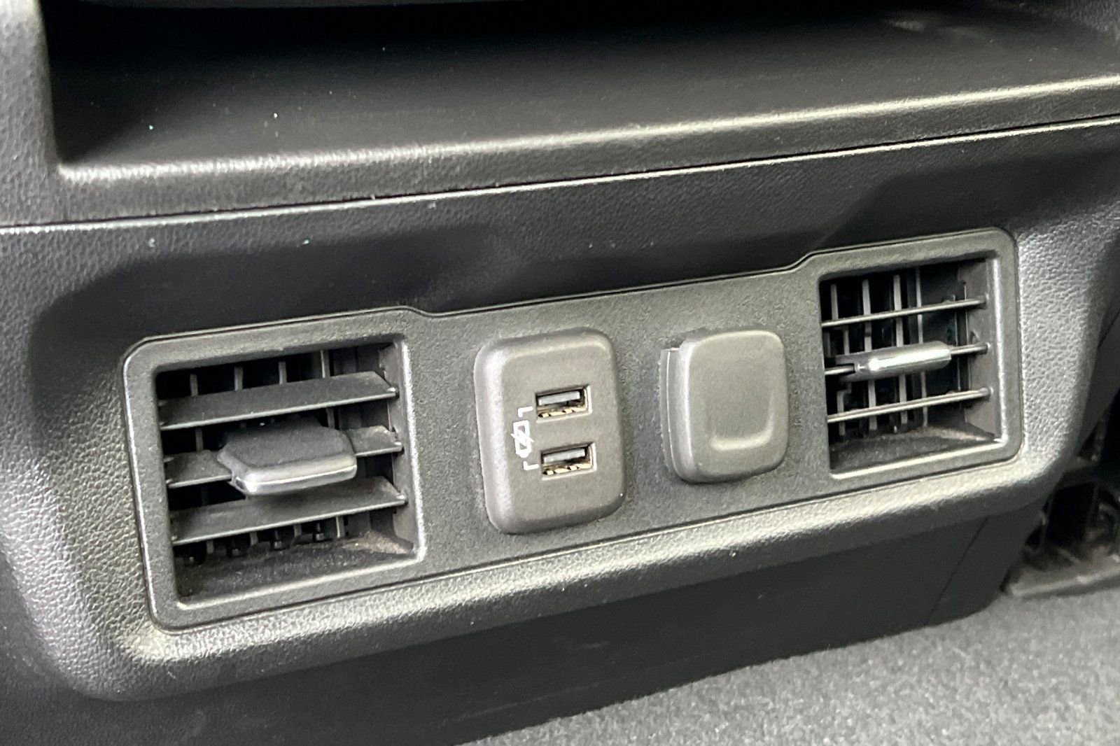 Used 2022 GMC Sierra 1500 SLE image 16