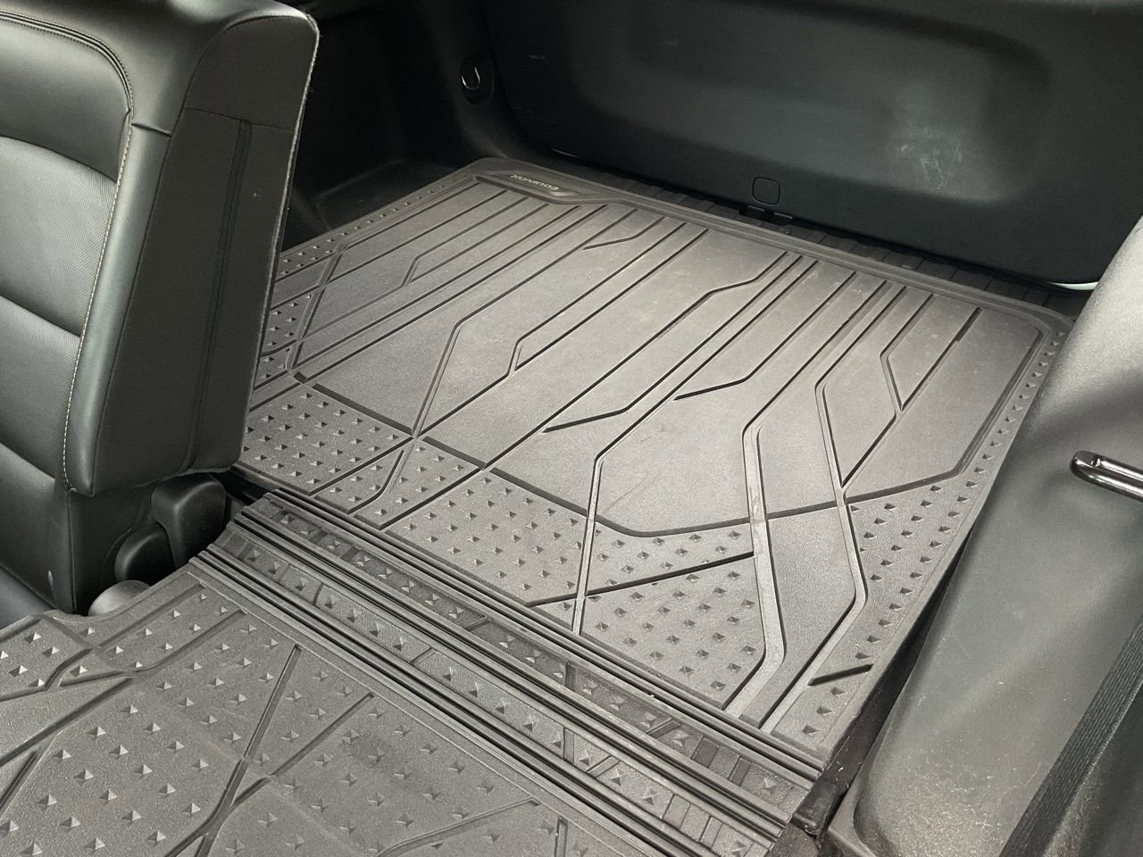 Used 2020 Chevrolet Equinox LT w/ Sport Edition image 17