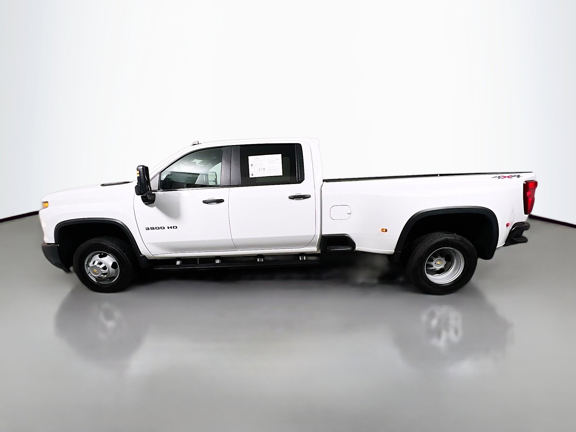 Used 2025 Chevrolet Silverado 3500 W/T image 9