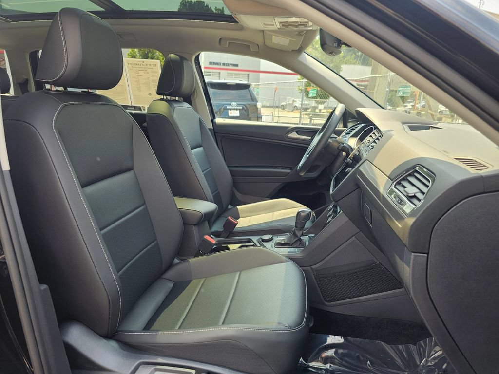 Used 2021 Volkswagen Tiguan SE w/ Panoramic Sunroof Package AWD/4WD image 10