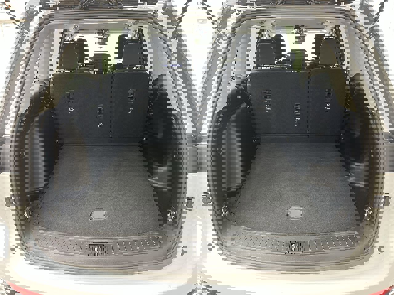 Used 2023 Jeep Grand Cherokee Laredo image 25