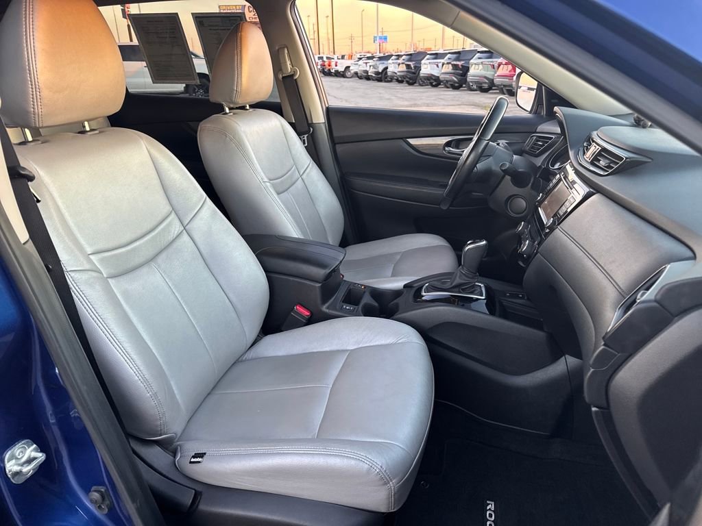 Used 2020 Nissan Rogue SV w/ Premium Package image 14