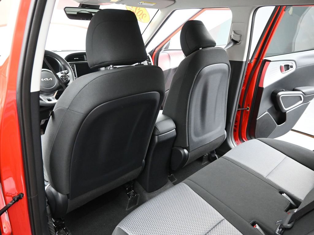 Certified 2022 Kia Soul LX w/ Technology Package image 13