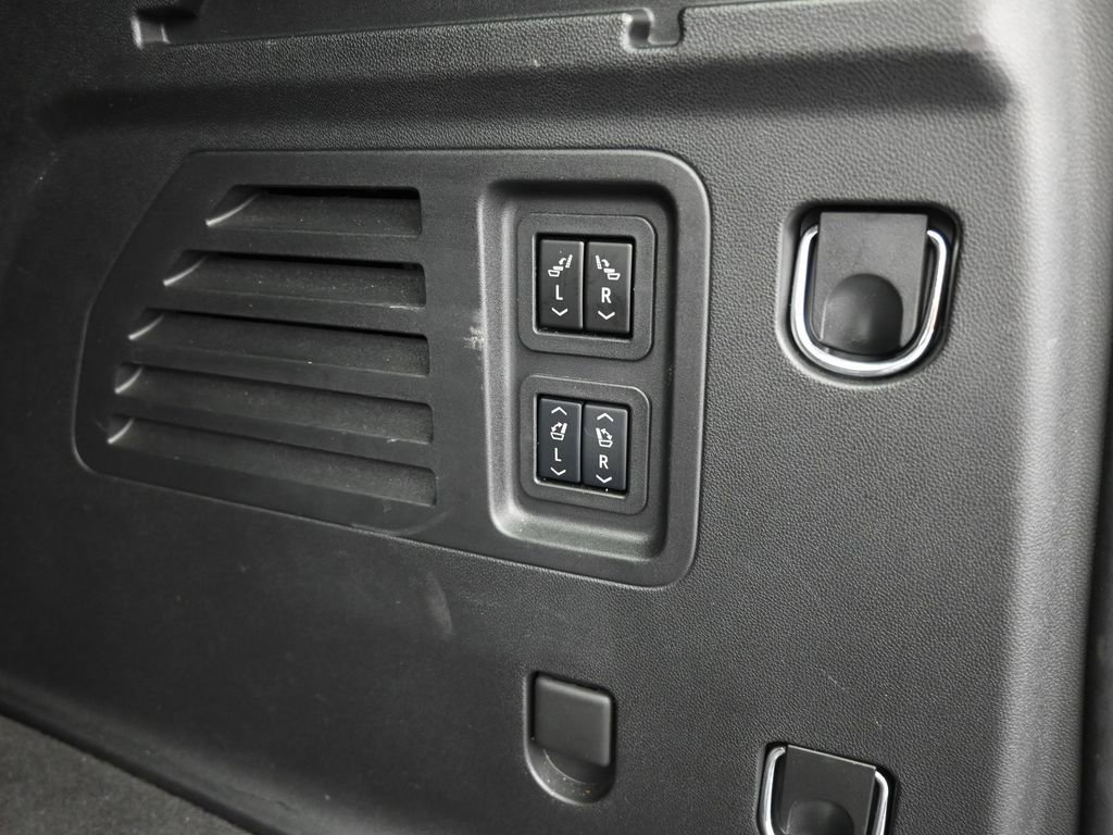 Used 2024 Chevrolet Traverse RS image 50