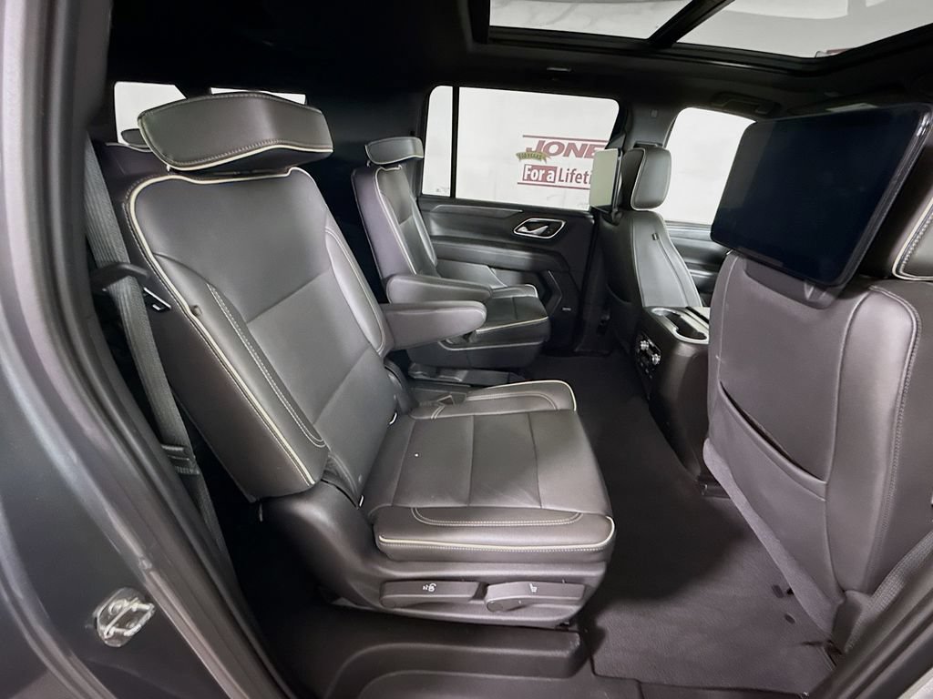 Used 2021 GMC Yukon XL SLT w/ SLT Premium Package AWD/4WD image 33