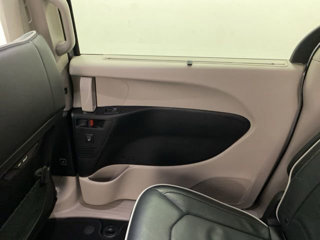 Used 2024 Chrysler Pacifica Limited image 29