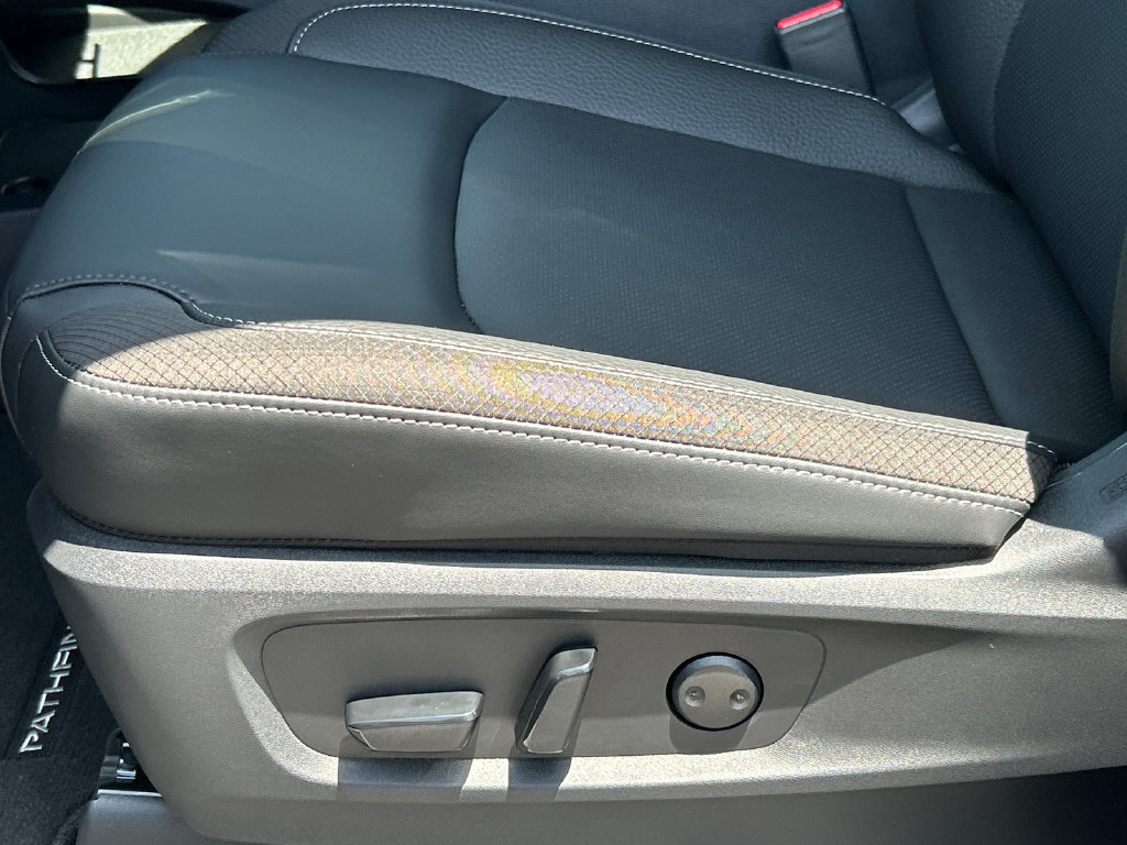 New 2026 Nissan Pathfinder SL FWD image 18