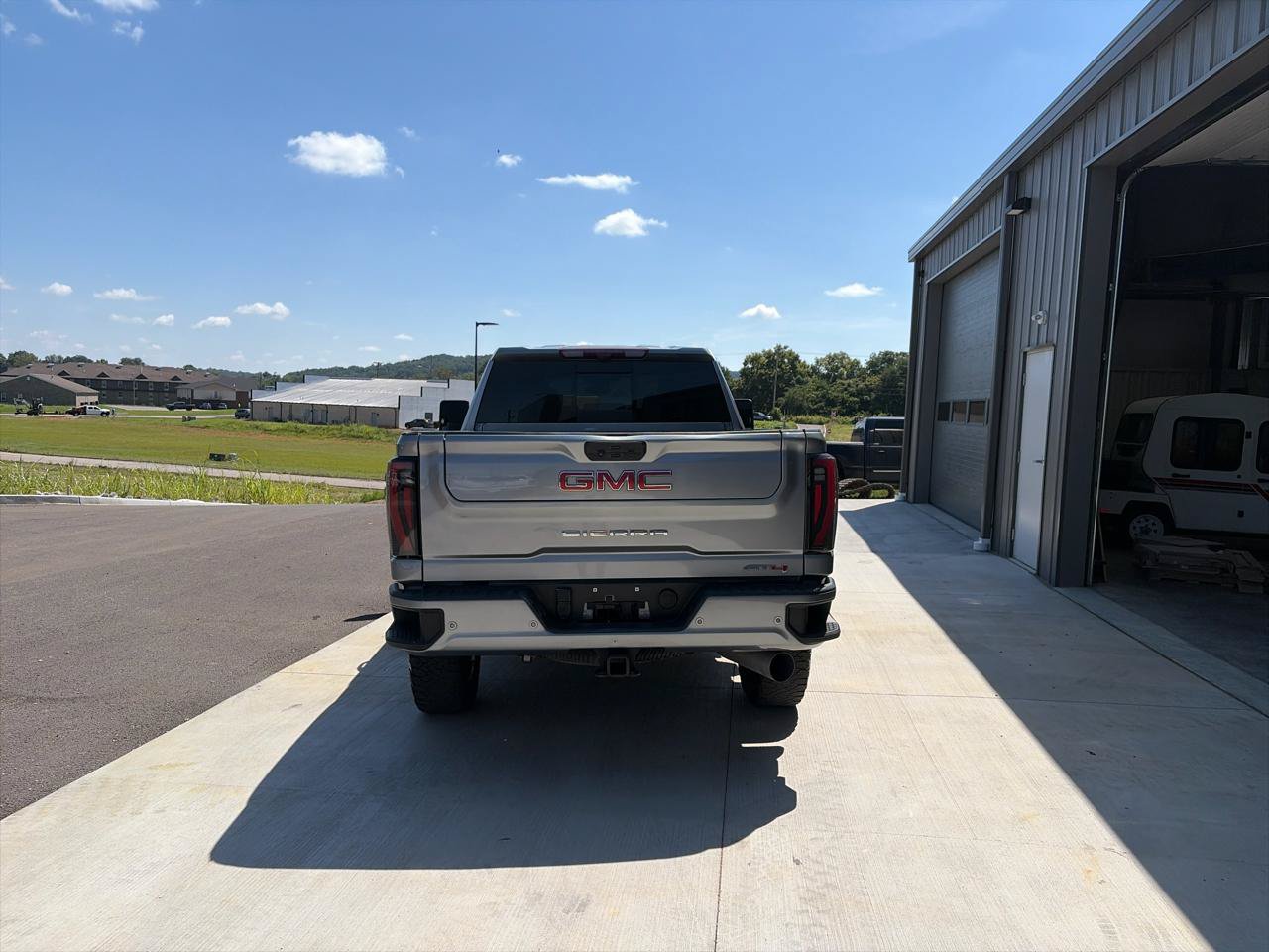 Used 2024 GMC Sierra 2500 AT4 w/ AT4 Premium Plus Package AWD/4WD image 4