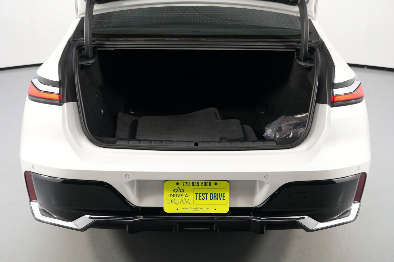 Used 2023 BMW i7 xDrive60 w/ Executive Package 2 image 10