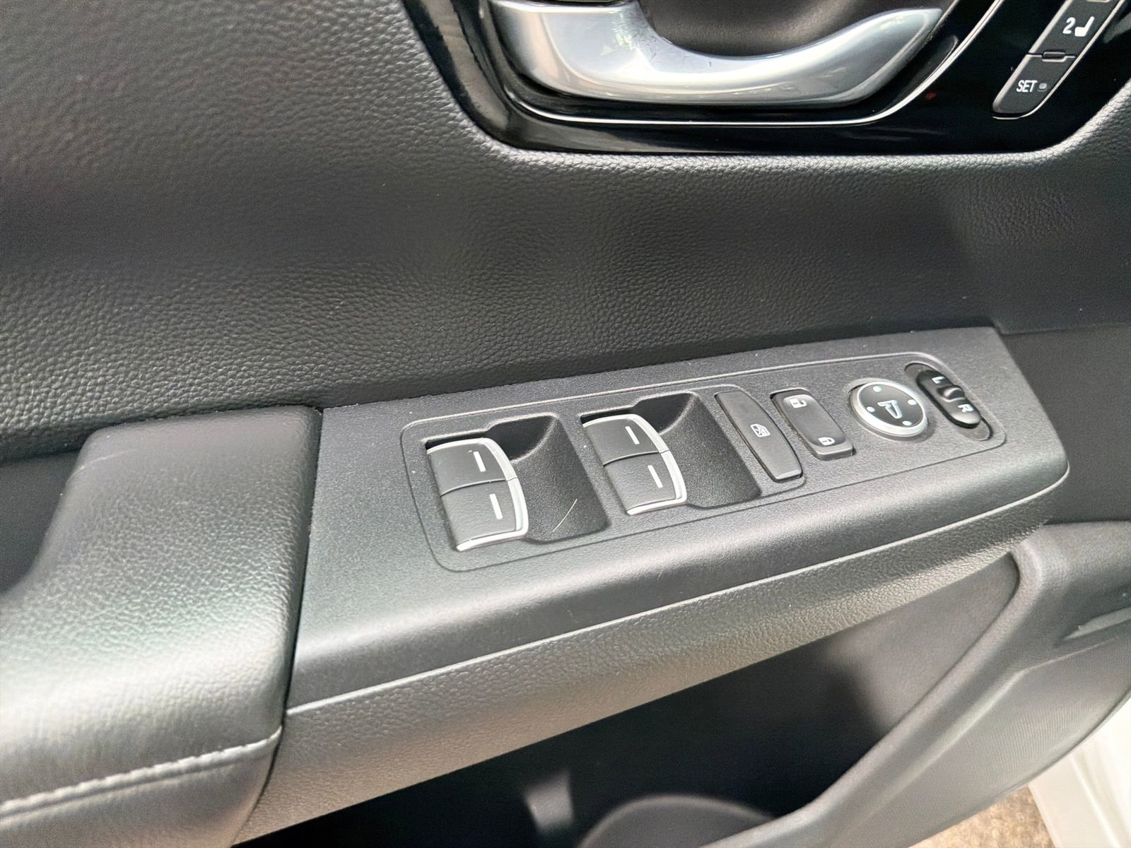 Used 2023 Honda CR-V EX-L image 17