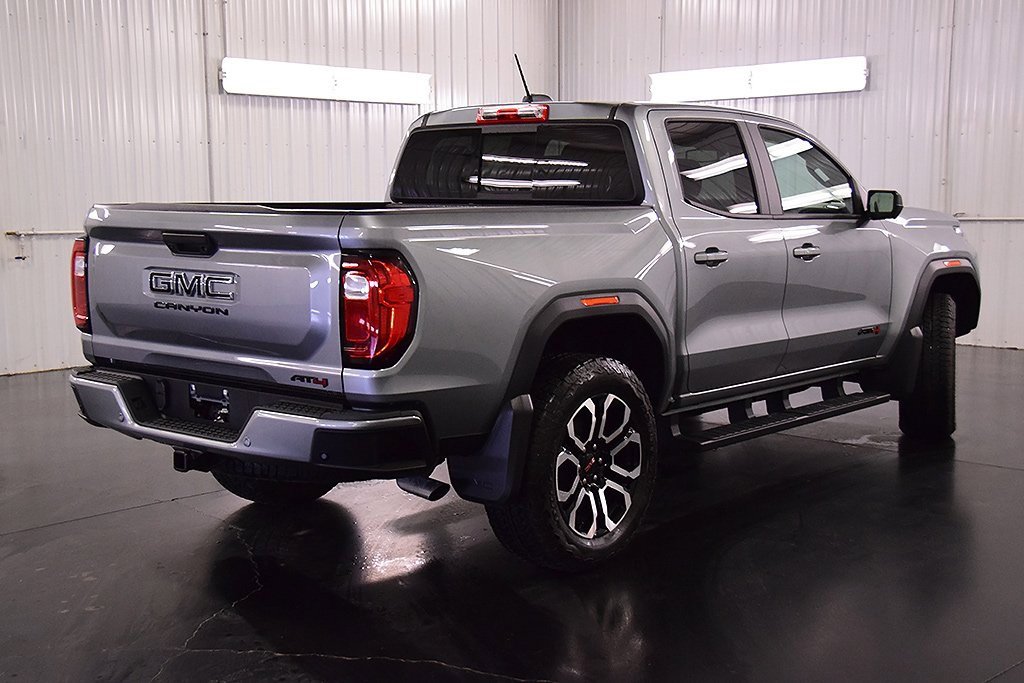 Used 2026 GMC Canyon AT4 w/ Technology Plus Package image 8
