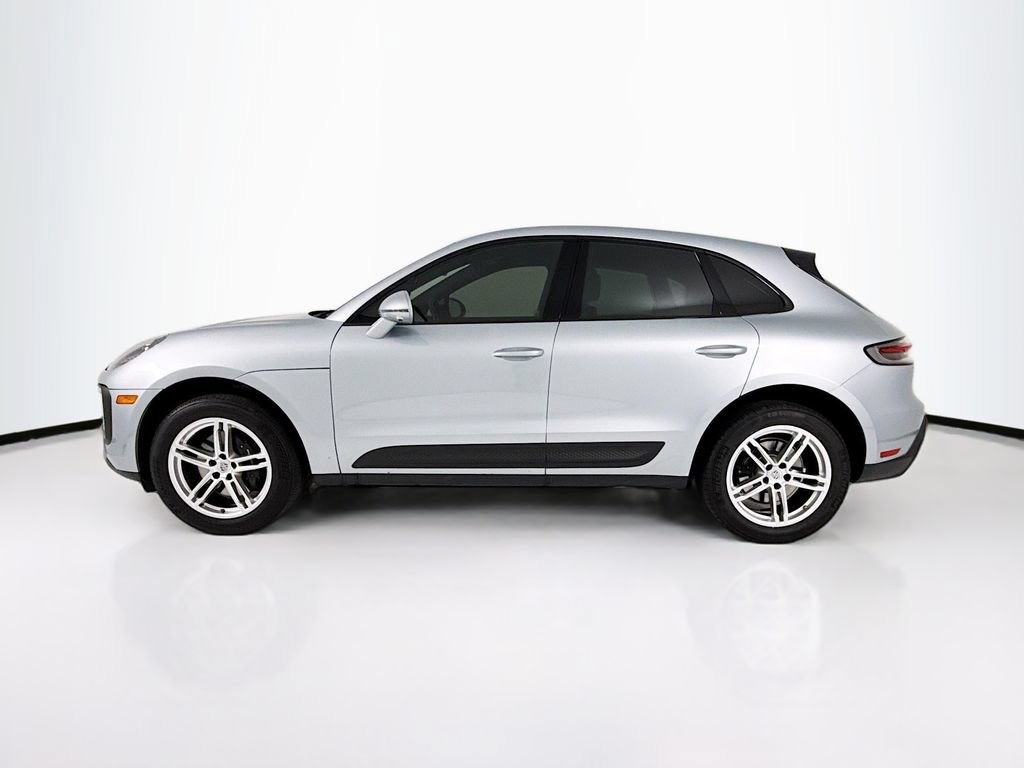 Certified 2025 Porsche Macan AWD/4WD image 2
