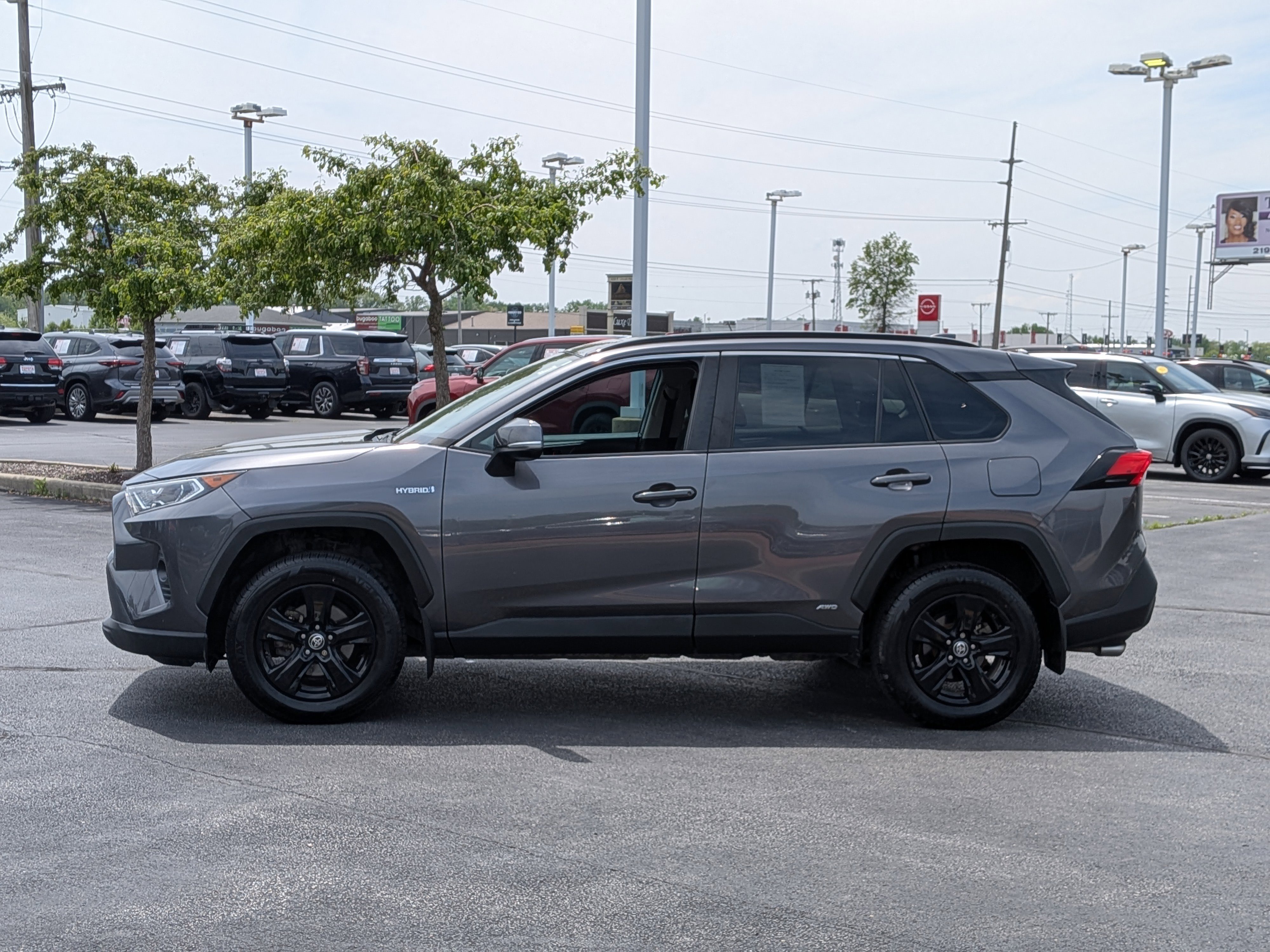 Used 2021 Toyota RAV4 XLE w/ Convenience Package AWD/4WD image 5