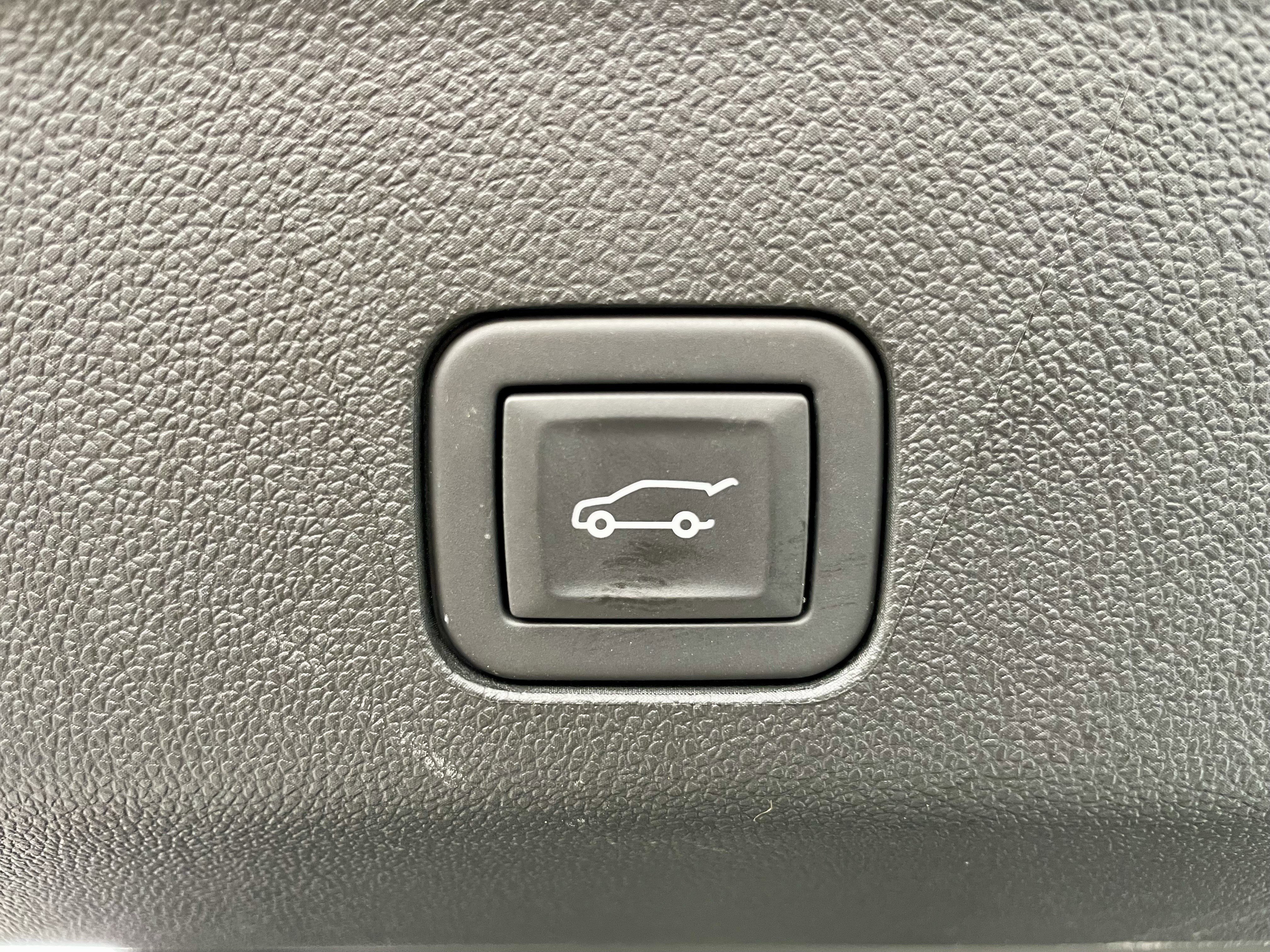 Used 2024 GMC Yukon Denali w/ Advanced Technology Package AWD/4WD image 43