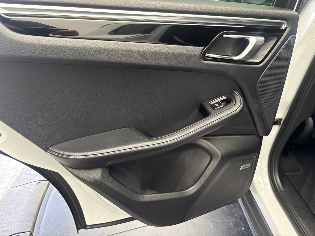 Certified 2024 Porsche Macan S AWD/4WD image 18