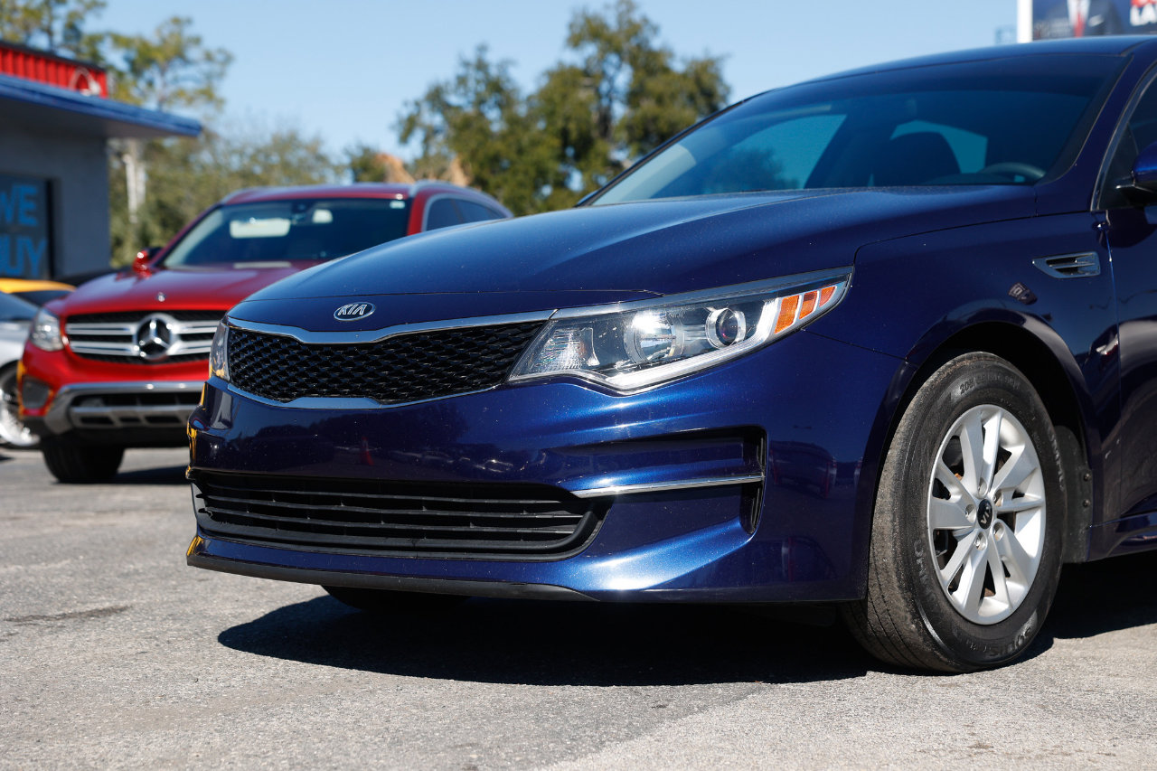 Used 2017 Kia Optima LX image 29