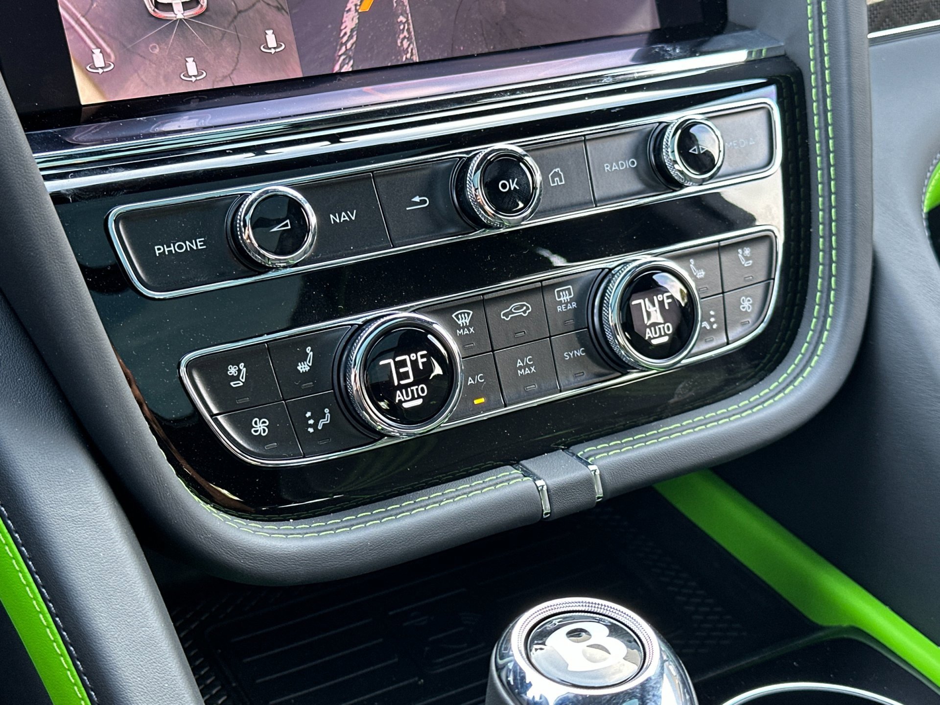 New 2025 Bentley Bentayga image 24