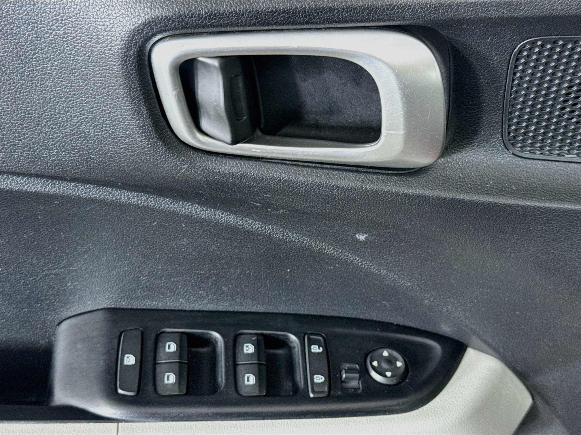 Used 2021 Hyundai Venue SEL FWD image 21