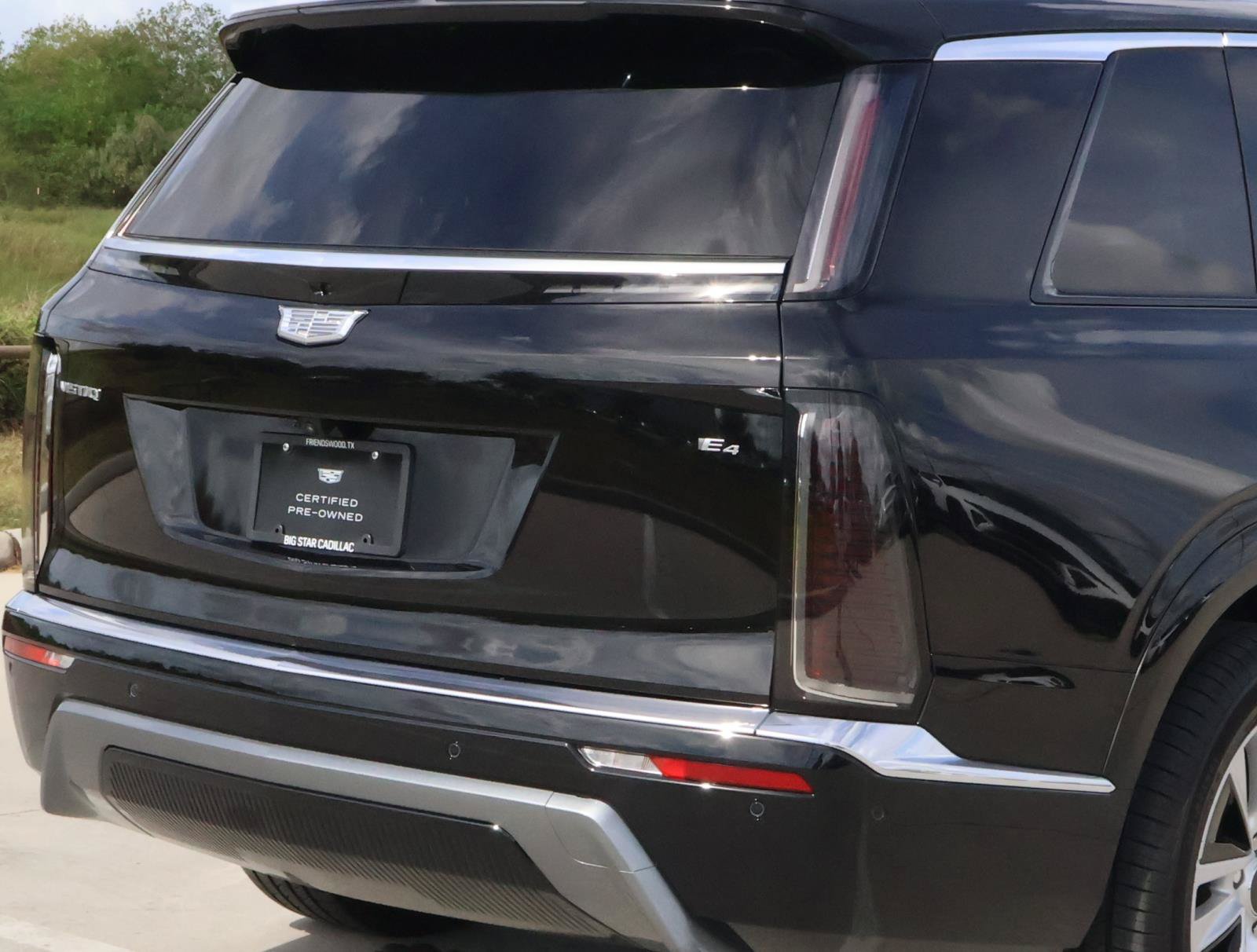 Certified 2027 Cadillac Vistiq Luxury AWD/4WD image 11