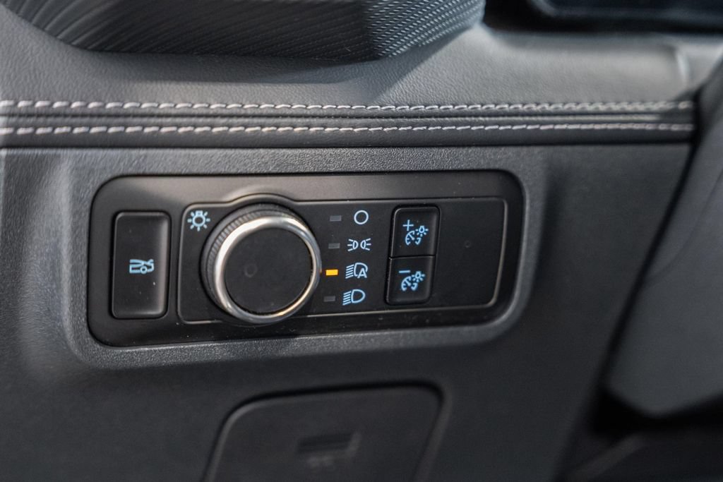 Used 2025 Ford Mustang Premium RWD image 30