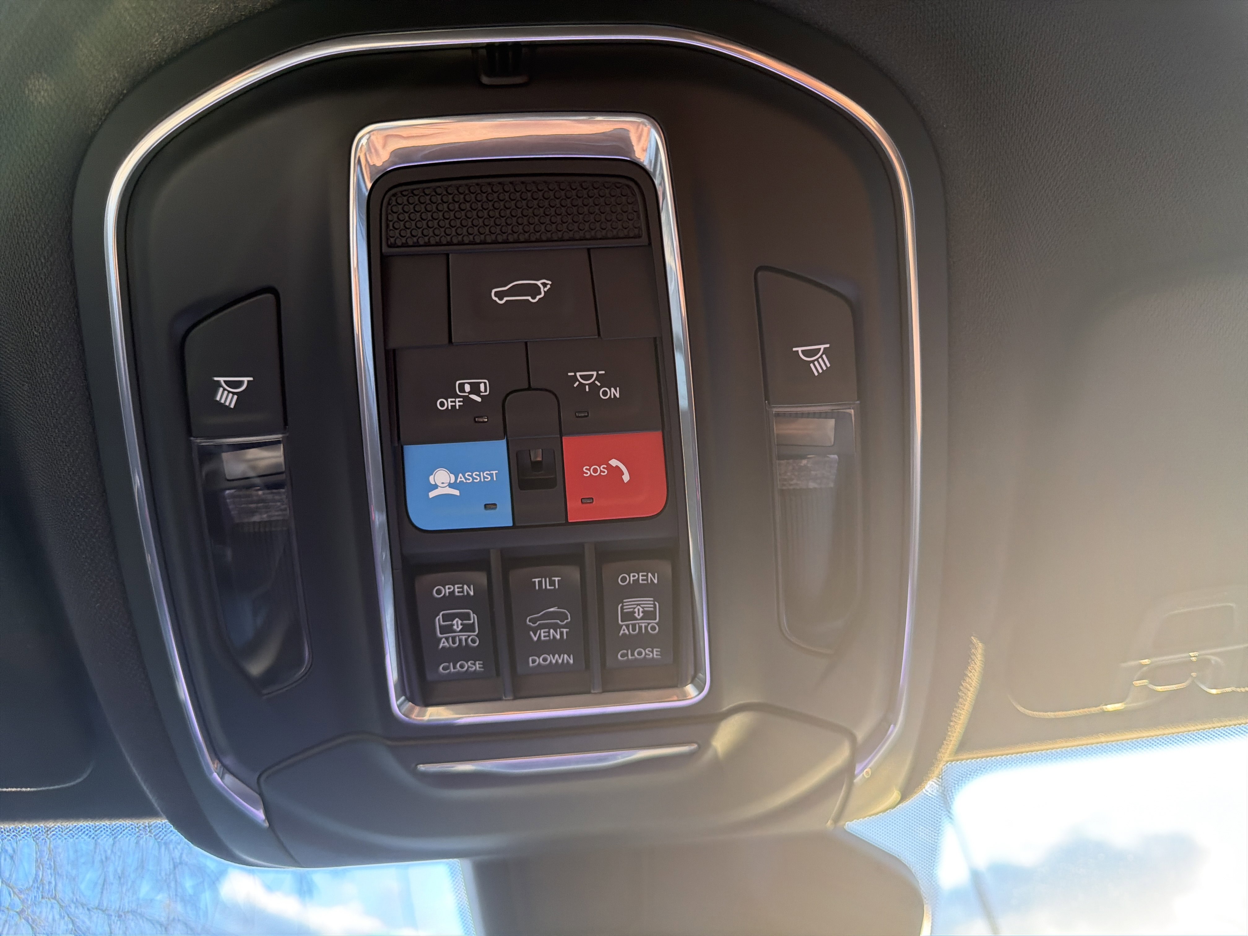 Used 2025 Jeep Grand Cherokee Limited w/ Luxury Tech Group II image 29