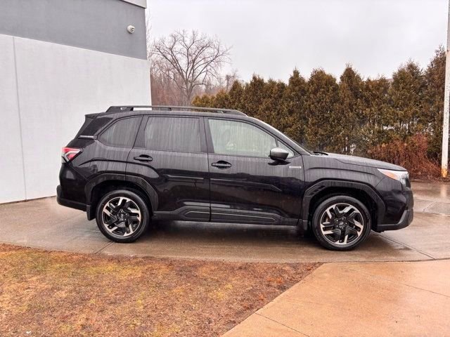 Used 2025 Subaru Forester Premium image 4