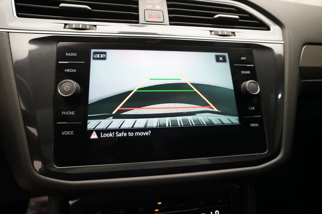 Used 2022 Volkswagen Tiguan SE AWD/4WD image 19