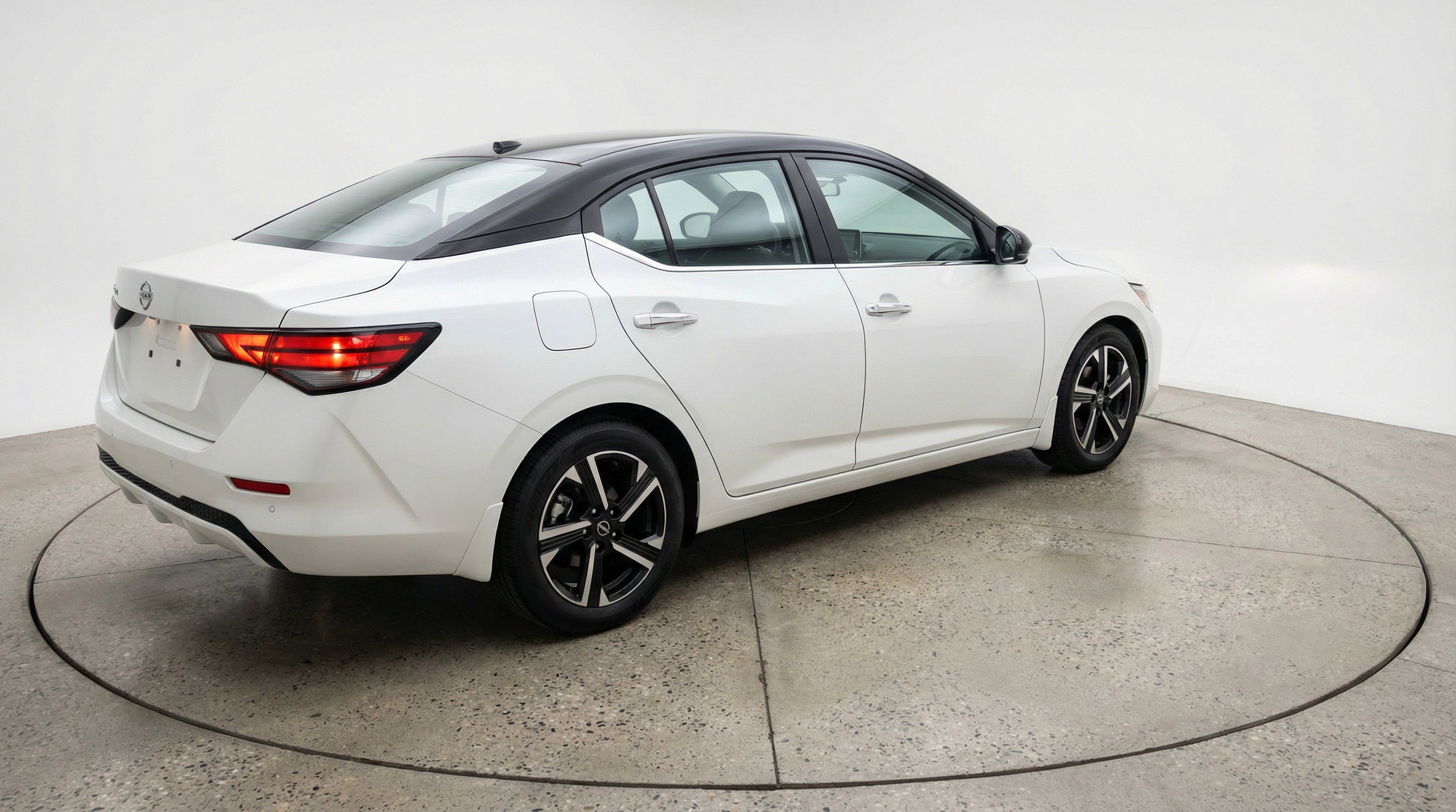 Used 2025 Nissan Sentra SV FWD image 9