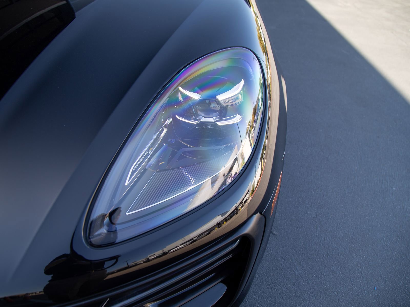 Certified 2025 Porsche Macan AWD/4WD image 13