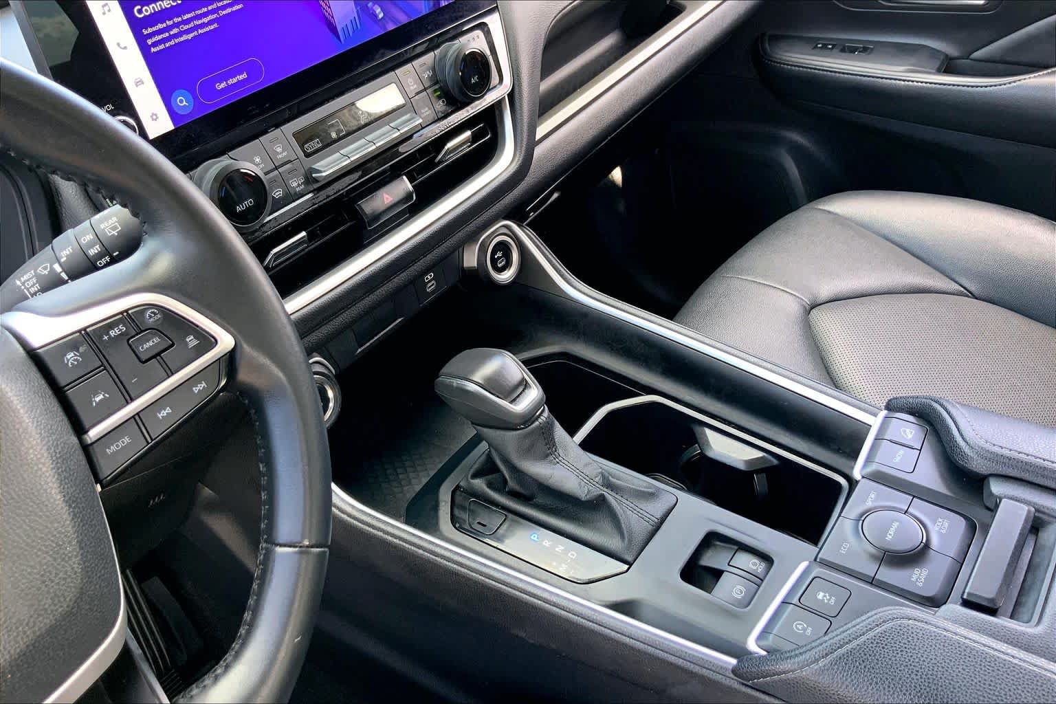 Used 2025 Toyota Grand Highlander AWD image 16