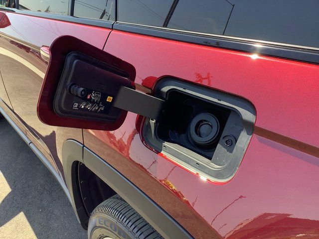 New 2025 Jeep Grand Cherokee Limited w/ Trailer Tow Package image 23