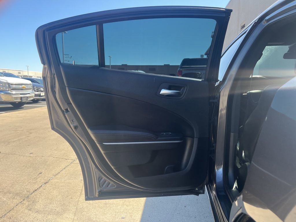Used 2020 Dodge Charger SXT w/ Leather Interior Group image 10