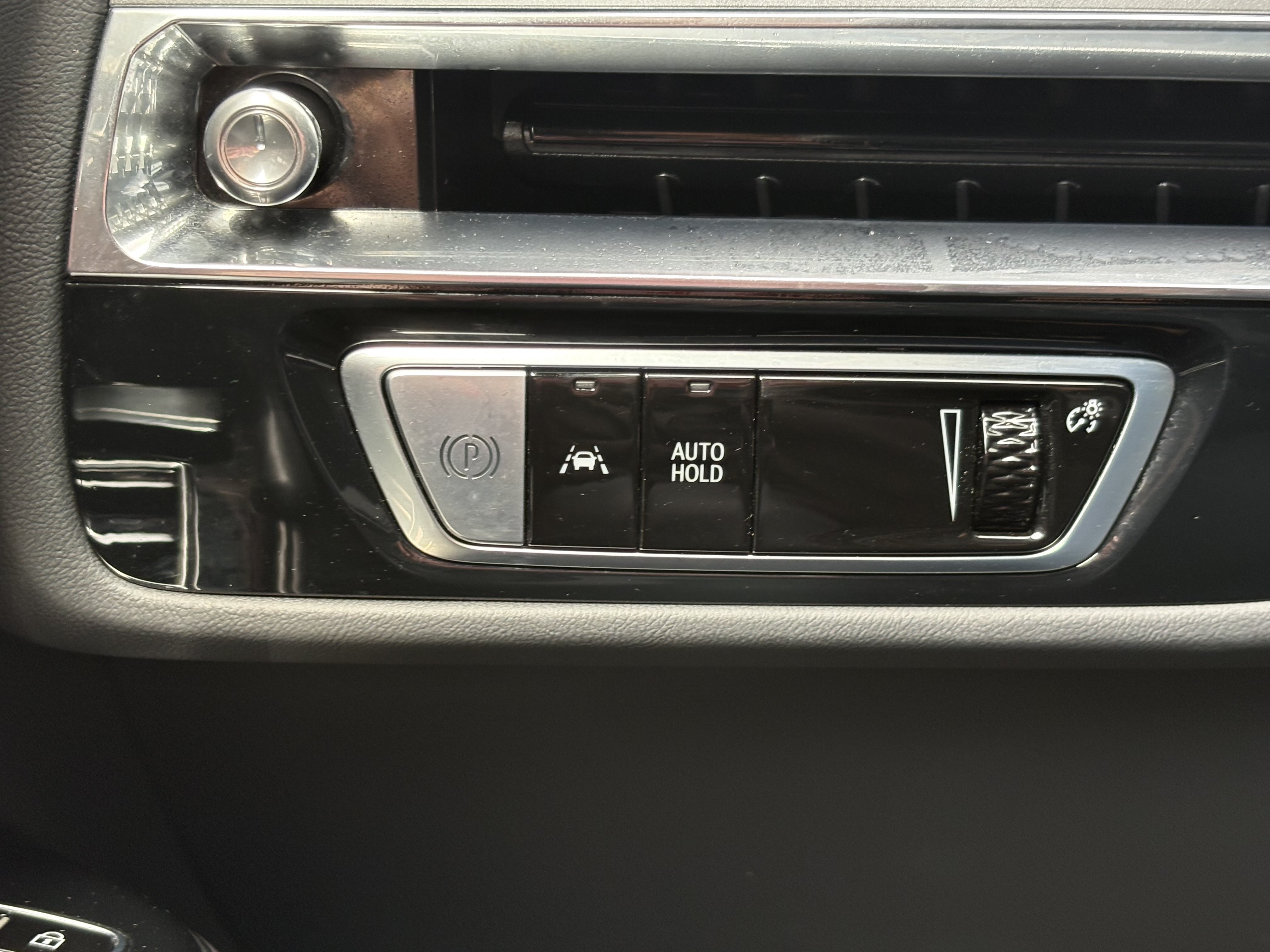 Certified 2024 Cadillac Lyriq Tech AWD/4WD image 30