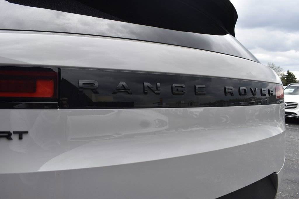 Used 2024 Land Rover Range Rover Sport SE AWD/4WD image 17