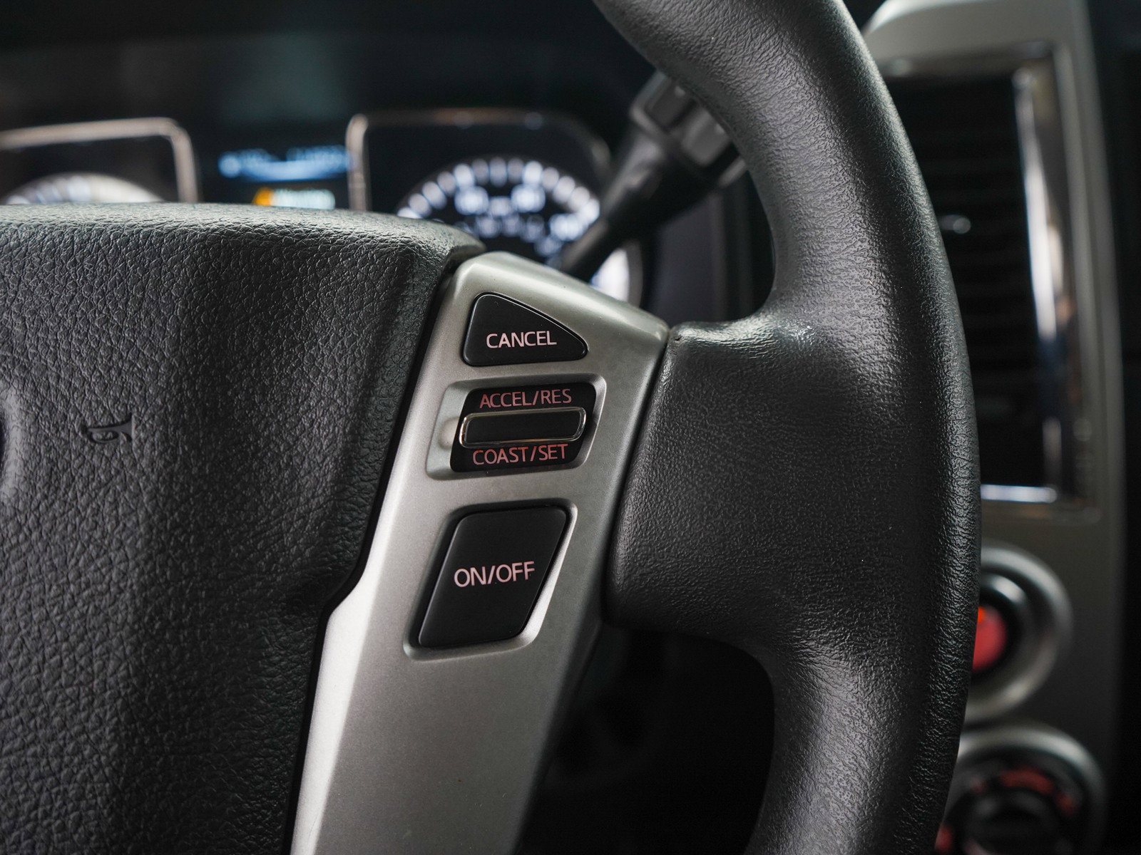 Used 2017 Nissan Titan SV AWD/4WD image 26