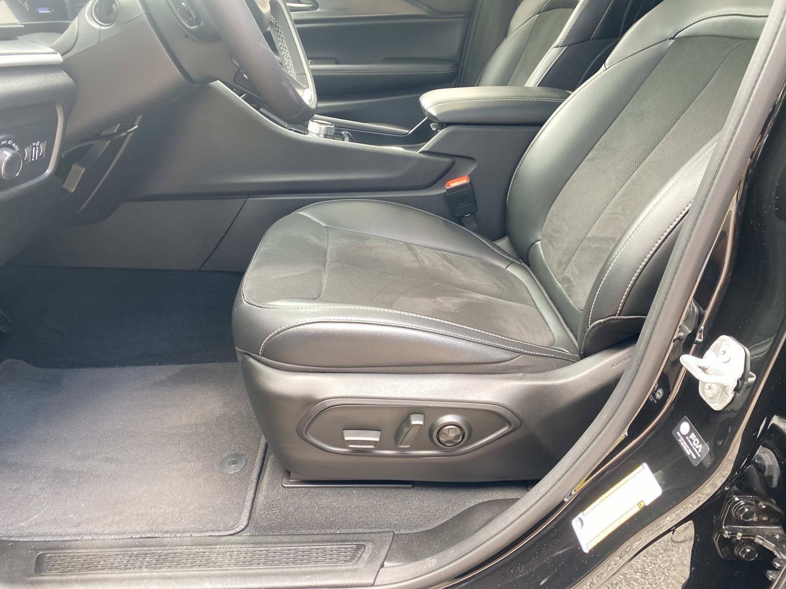 Used 2024 Jeep Grand Cherokee Altitude RWD image 22