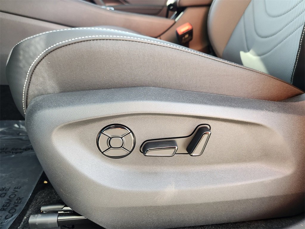 New 2026 Volkswagen Tiguan SE R-Line image 8