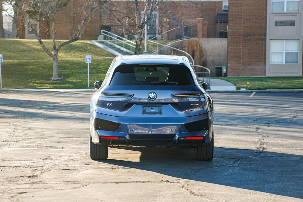 Used 2024 BMW iX xDrive50 w/ Premium Package image 5