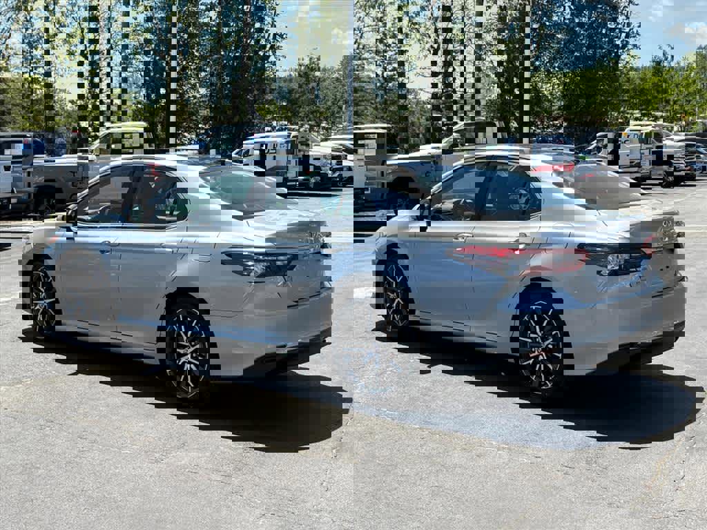 Used 2021 Toyota Camry XLE FWD image 28