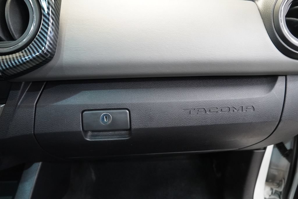 Used 2021 Toyota Tacoma SR5 AWD/4WD image 36