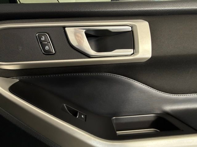Used 2020 Ford Explorer XLT image 36