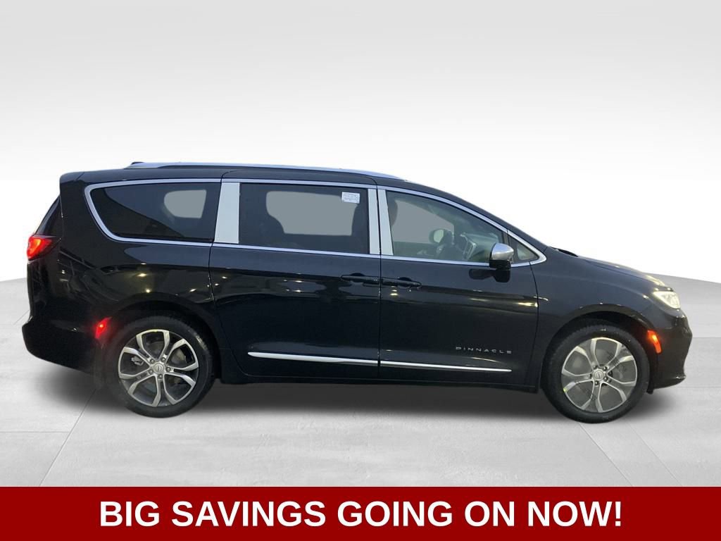 New 2026 Chrysler Pacifica Pinnacle w/ Trailer Tow Group AWD/4WD image 10