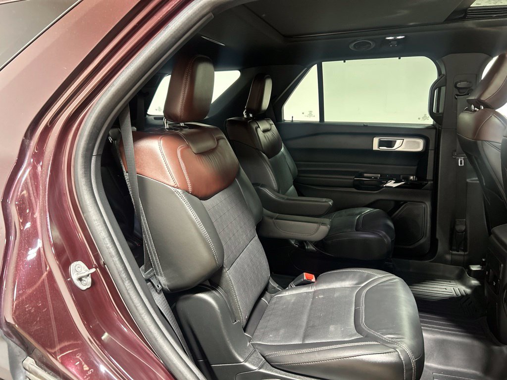 Used 2022 Ford Explorer Platinum w/ Equipment Group 601A AWD/4WD image 38