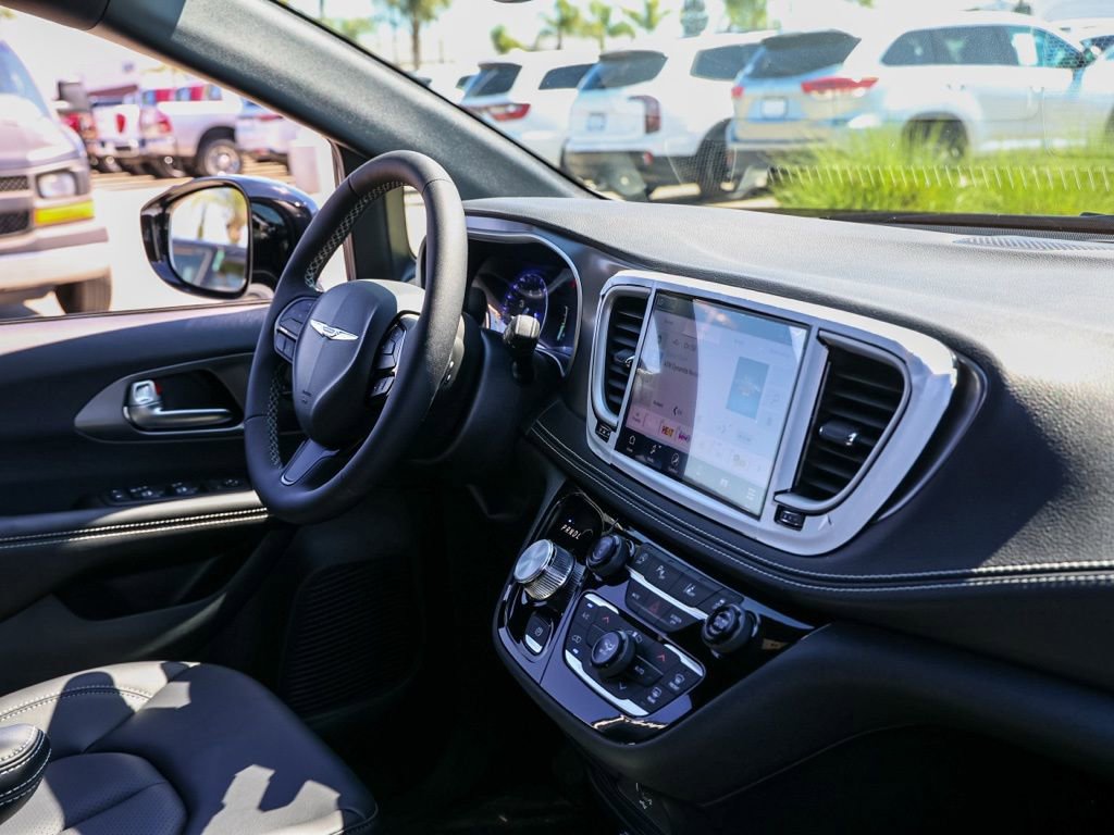 New 2026 Chrysler Pacifica Select w/ S Appearance Package FWD image 19