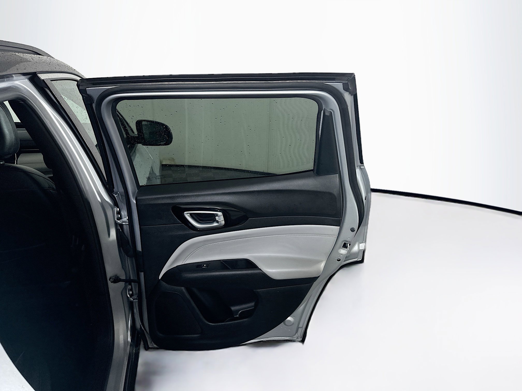 Used 2025 Jeep Compass Limited image 28