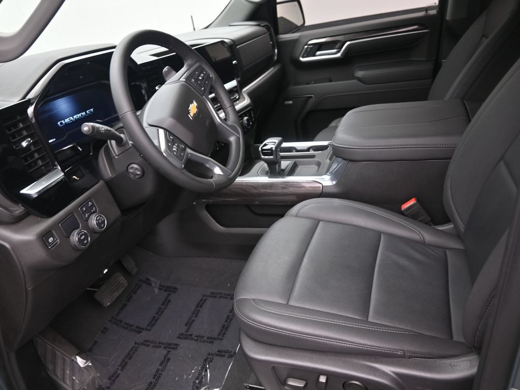 Used 2025 Chevrolet Silverado 1500 LTZ RWD image 11